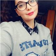 Profesora de educación infantil que imparte clases en modalidad presencial y online